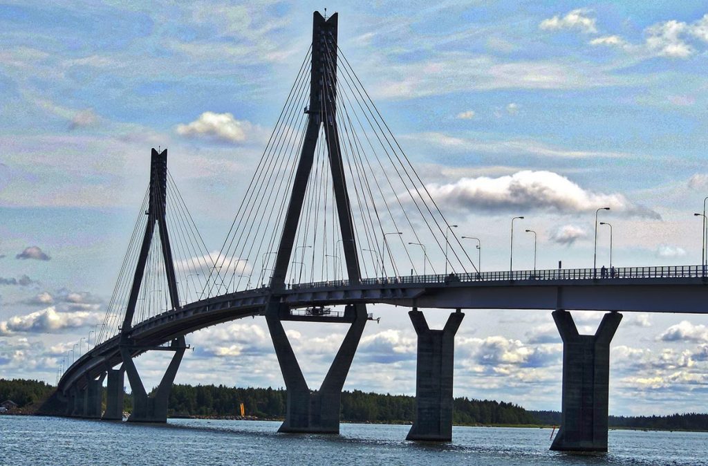 Die Hängebrücke von Vaasa